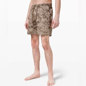 Lululemon Channel Cross Short 7" Size Large